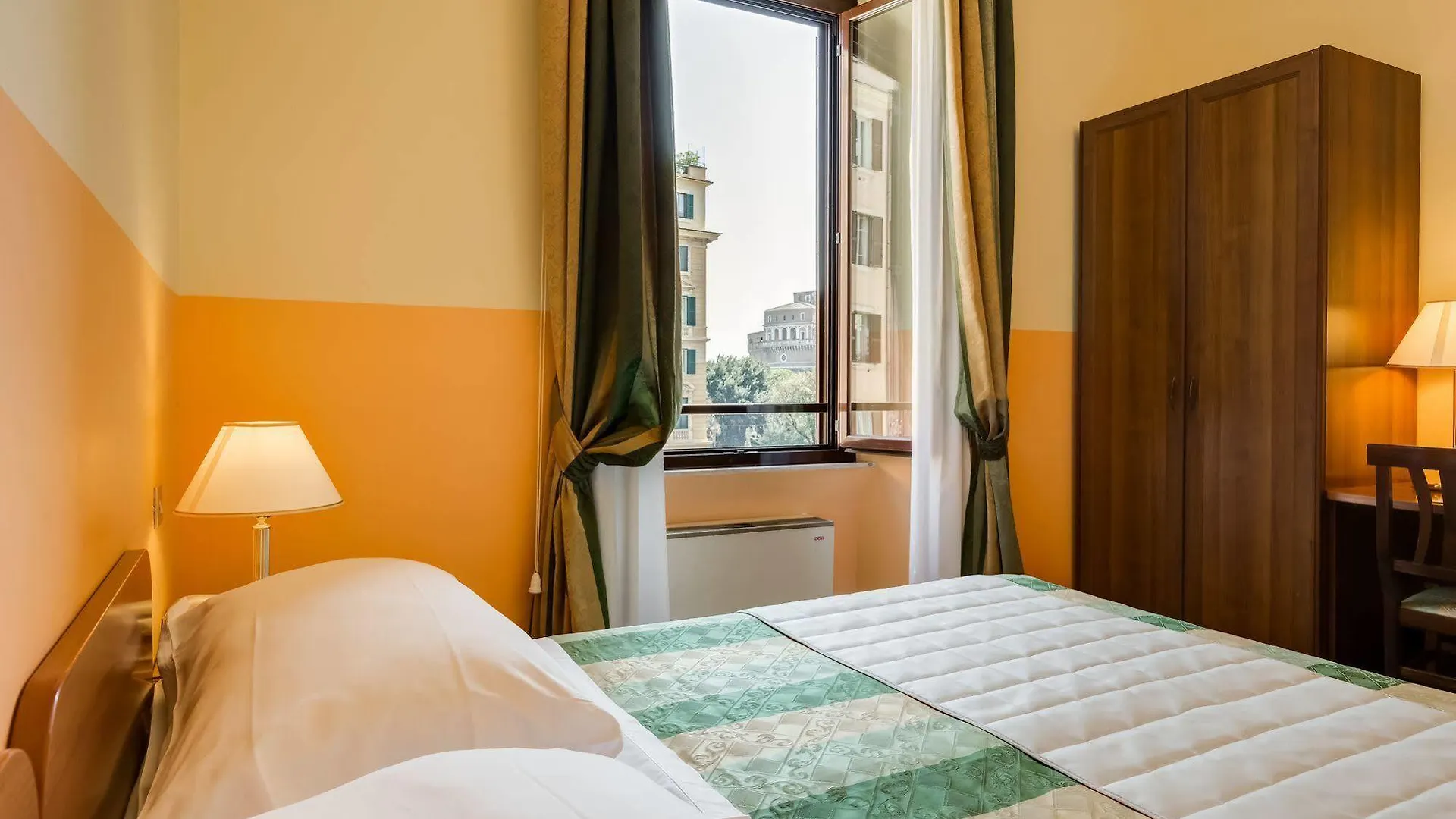 Domus Carmelitana Hotel Rome 3*,