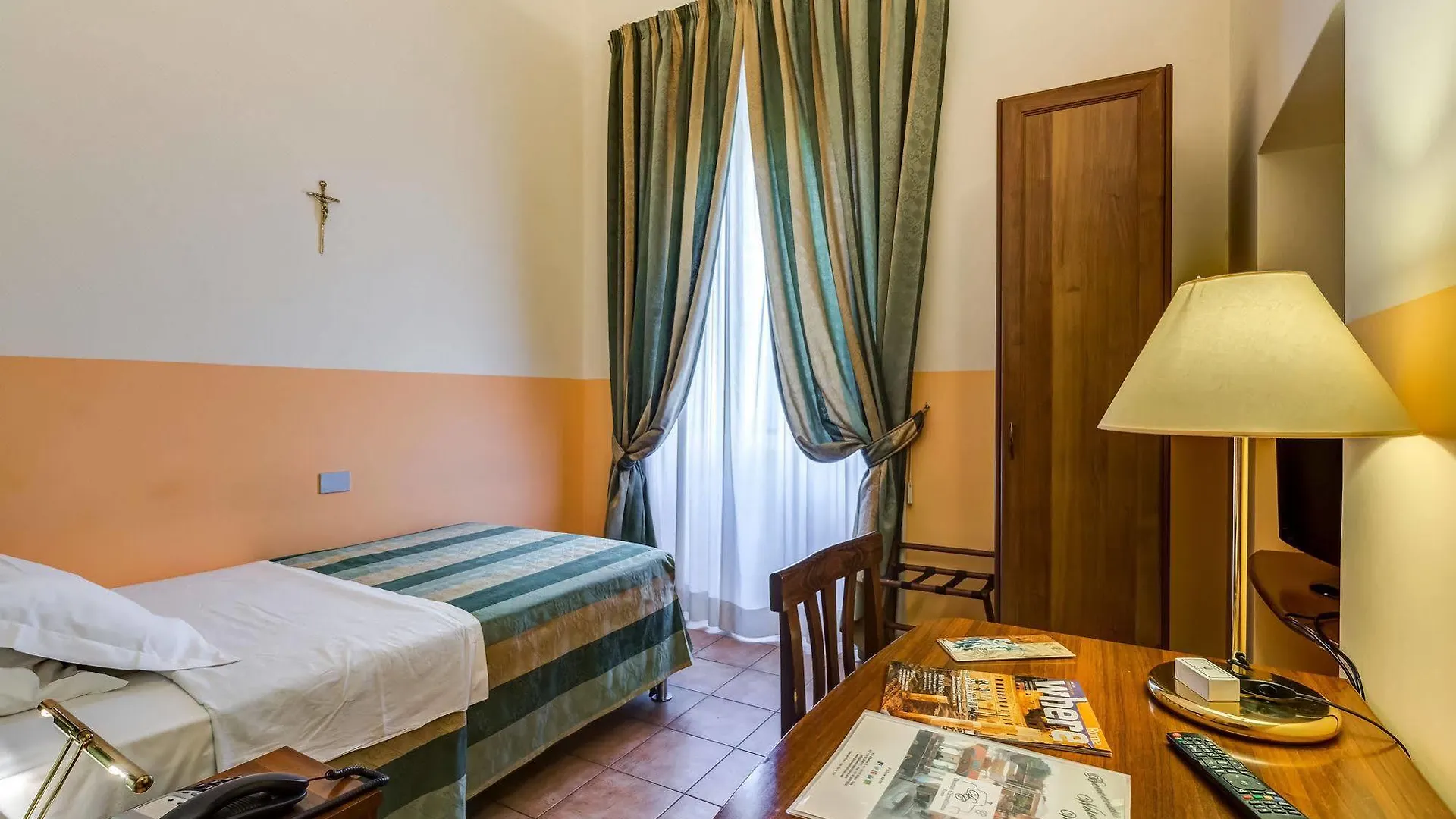 Domus Carmelitana Hotel Rome 3*,  Italy