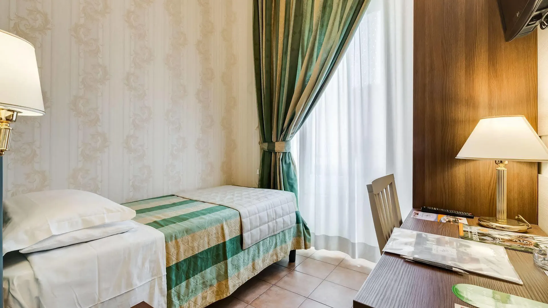 Hotel Domus Carmelitana Rom 3*,